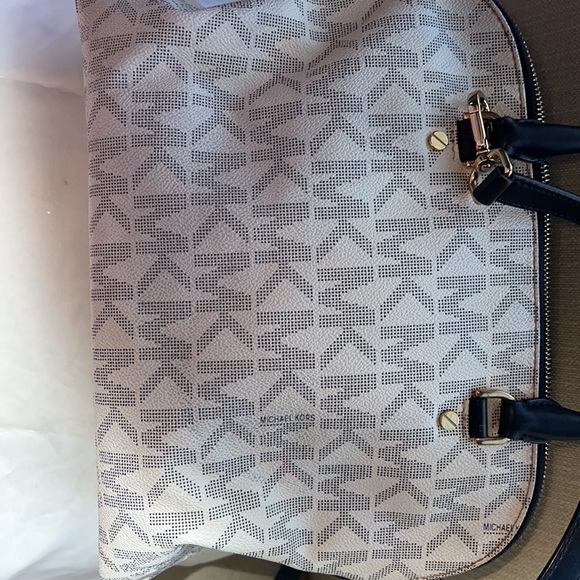 Michael Kors MK Cindy LG Dome Crossbody | Color: Navy Blue & White - Picture 4 of 9